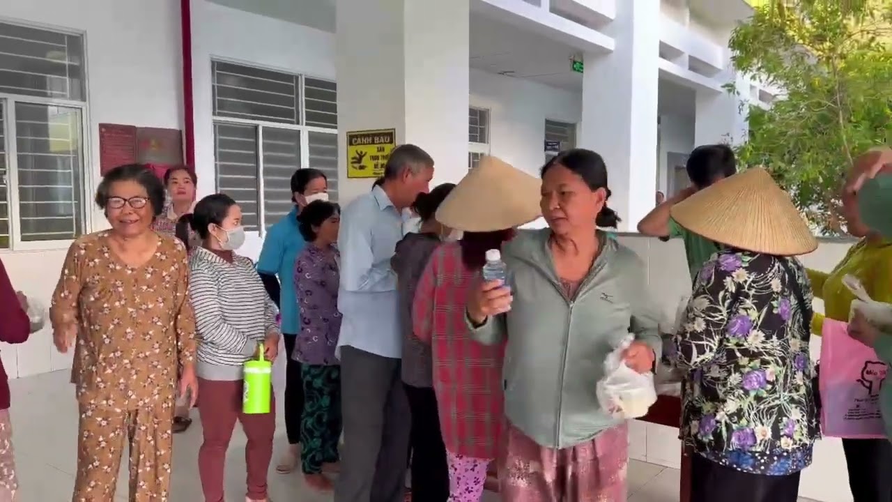 TRAO PHẦN ĂN YÊU THƯƠNG TẠI BỆNH VIỆN TRƯỜNG ĐẠI HỌC TRÀ VINH NGÀY 26/2/2025