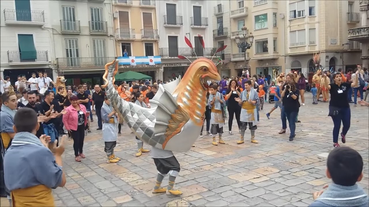 Estrena del Basilisc petit de Reus 2016 (Lleó de Barcelona i Mustafà petit) - Gegants