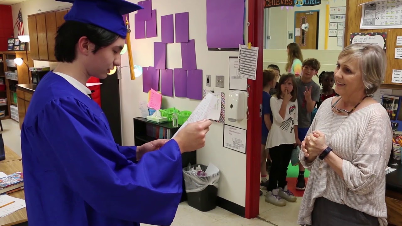 2019 Lakeside graduating Seniors showing Appreciation to former Teachers