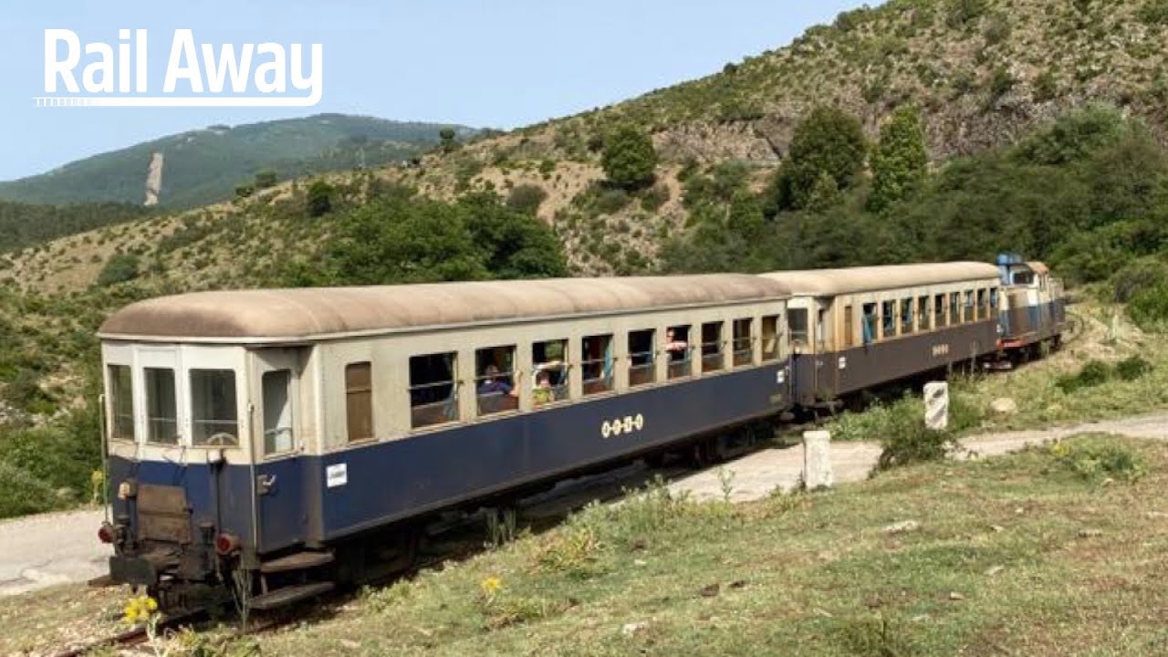 Authentieke route met 'Het Groene Treintje' over het eiland Sardinë in Italië 🇮🇹⛰ - Rail Away 🚞