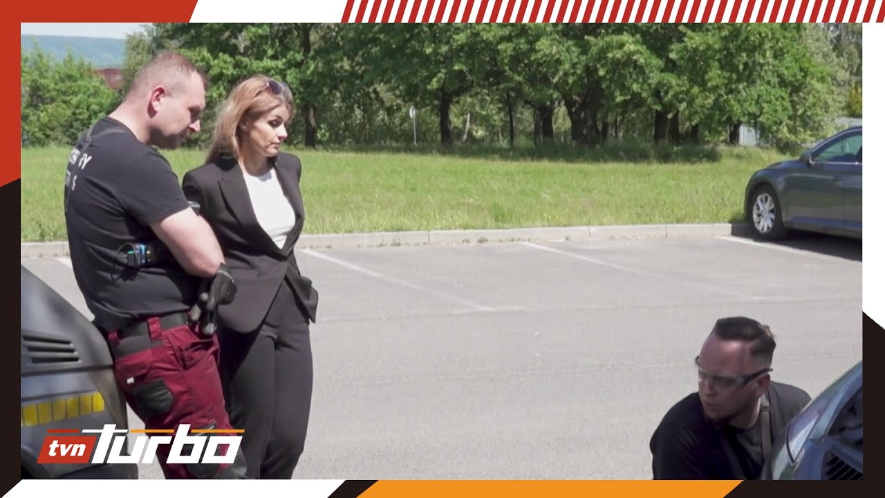 Wjazd w dziurę zniszczył sprężynę, która przebiła oponę i zbiła szybę! 😫 | Mobilni mechanicy