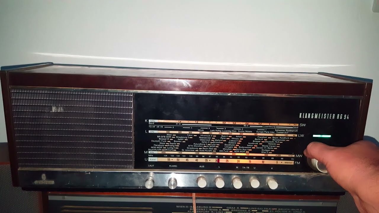 Radio with tubes Siemens Klangmeister RG94 (Autrich)