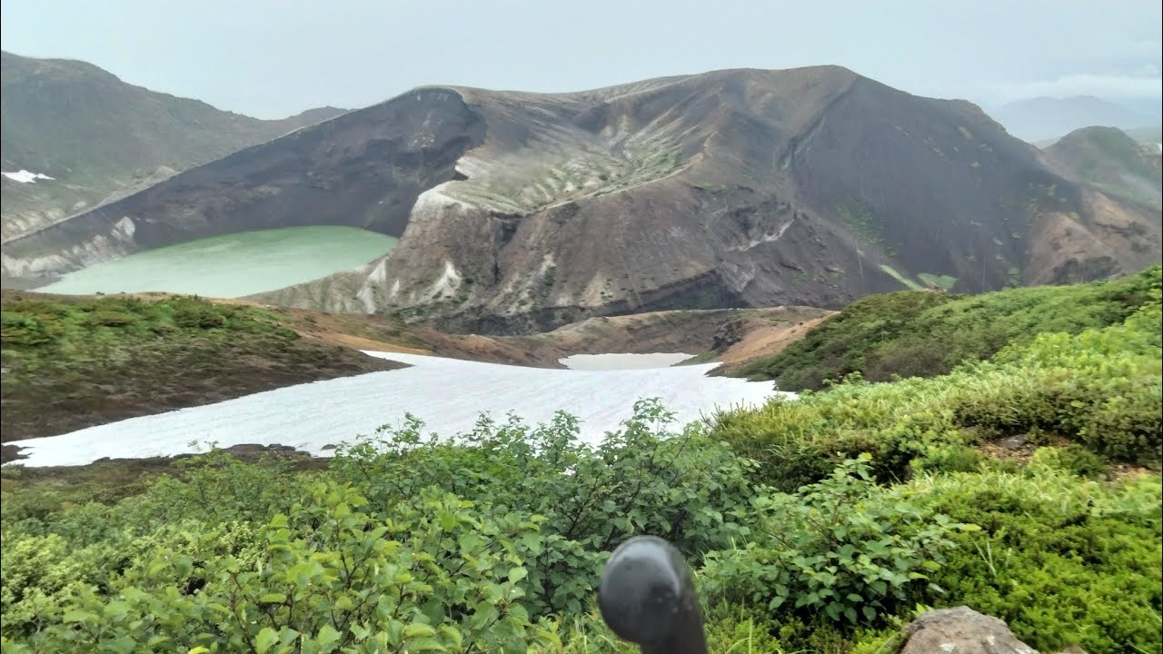 宮城県　蔵王 御釜