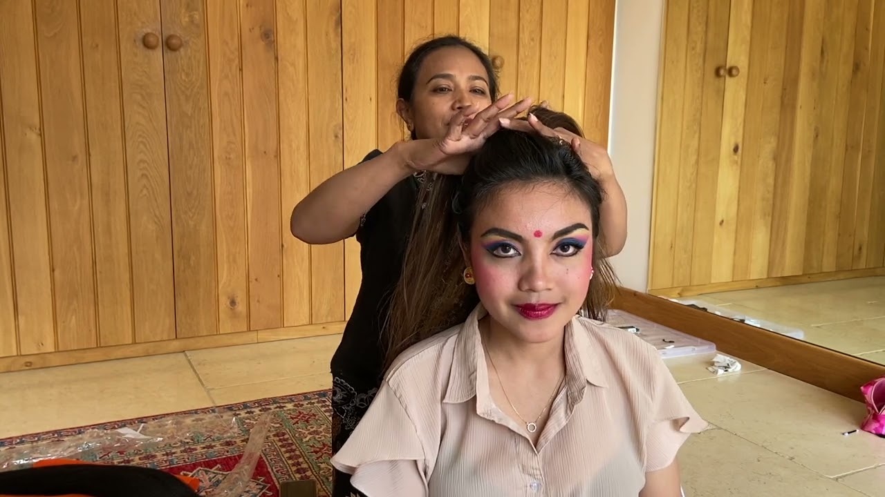 Pendet Tutorial on make up and costume