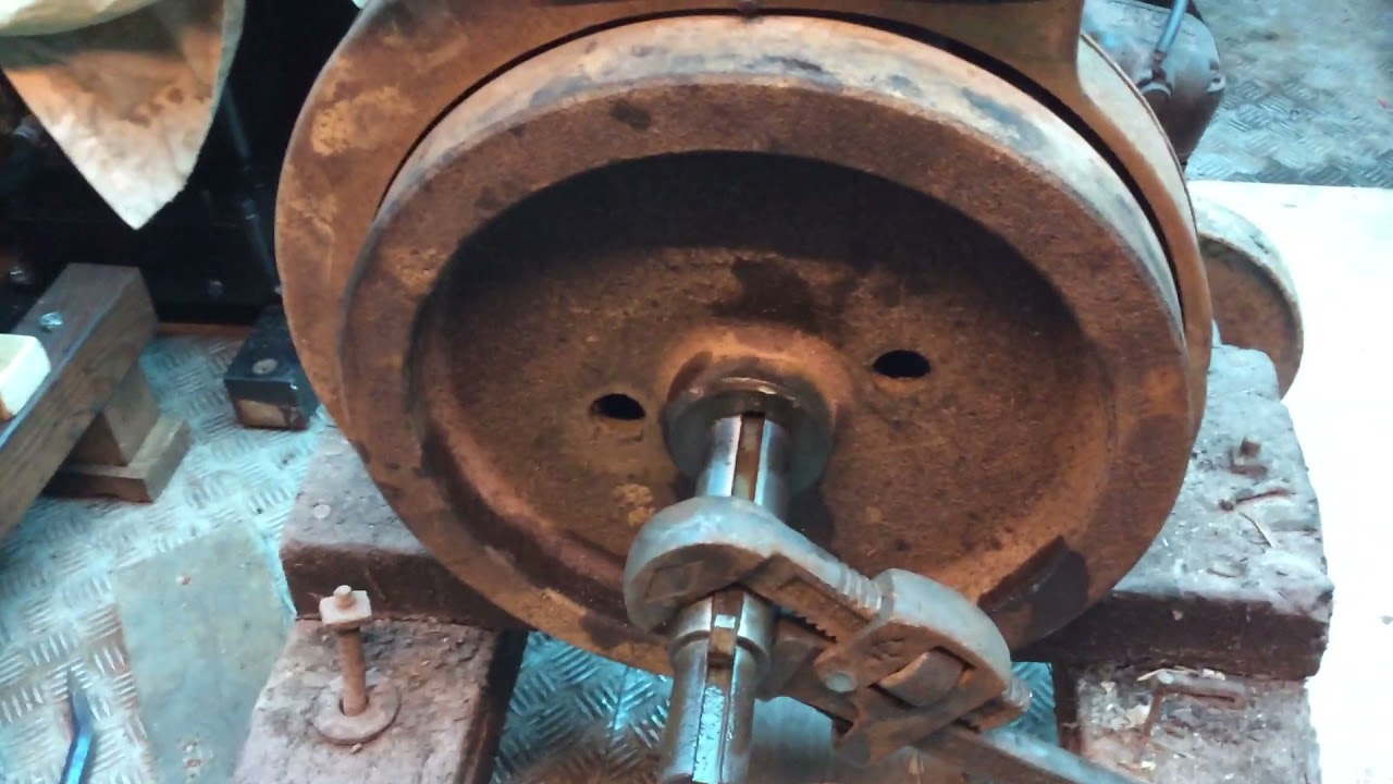 Petter A11 stationary engine flywheel removal  ( PART 2 )