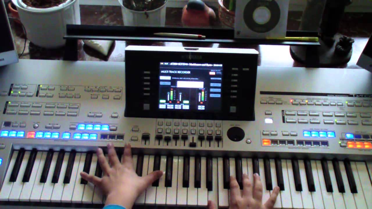 Macklemore -Thriftshop Cover Tyros4 (Piano)