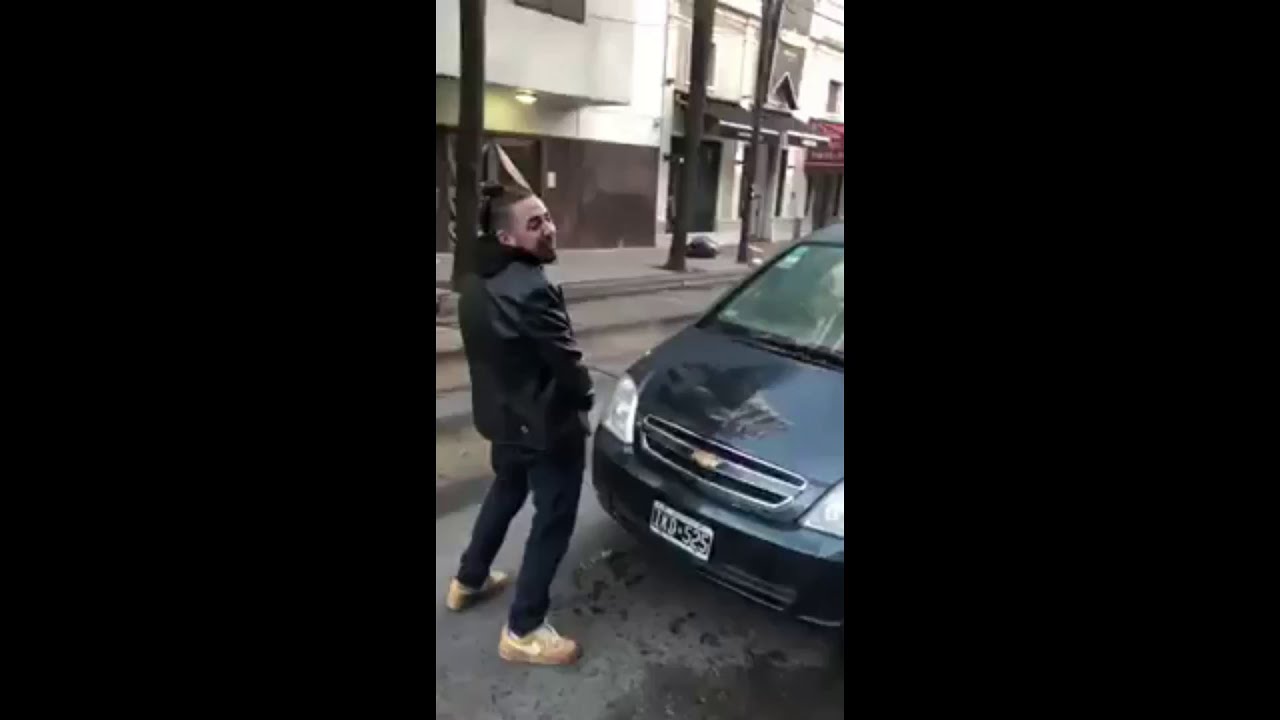 Bardeo A La Gorra (Doblaje latino)