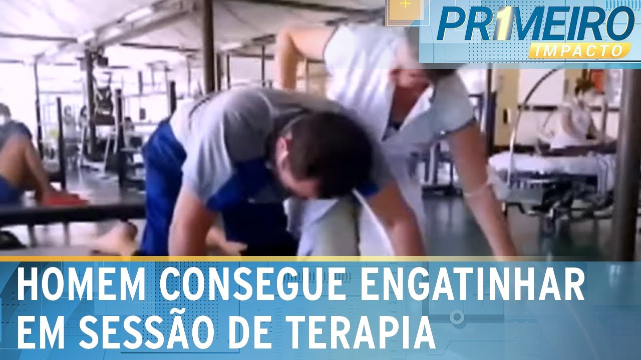Homem atingido por aparelho em academia engatinha em fisioterapia | Primeiro Impacto (24/11/23)