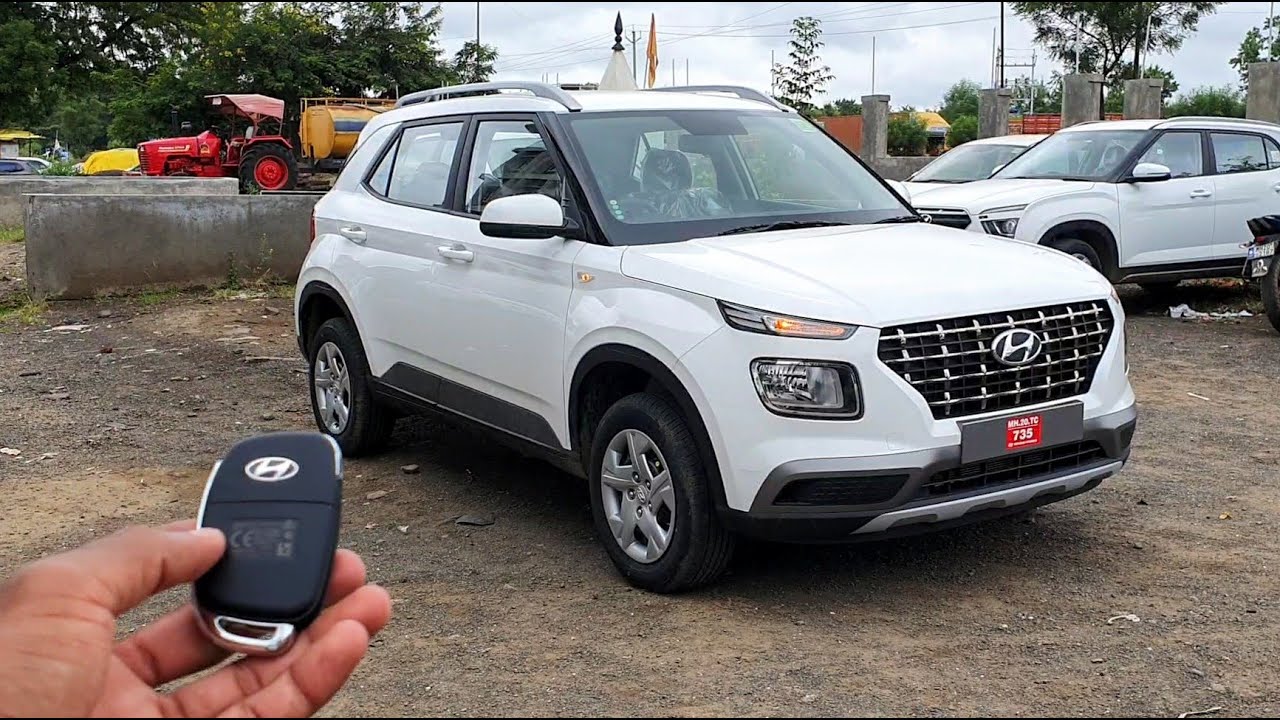 2020 Hyundai Venue S ₹ 7.40 | 2020 Detailed Review