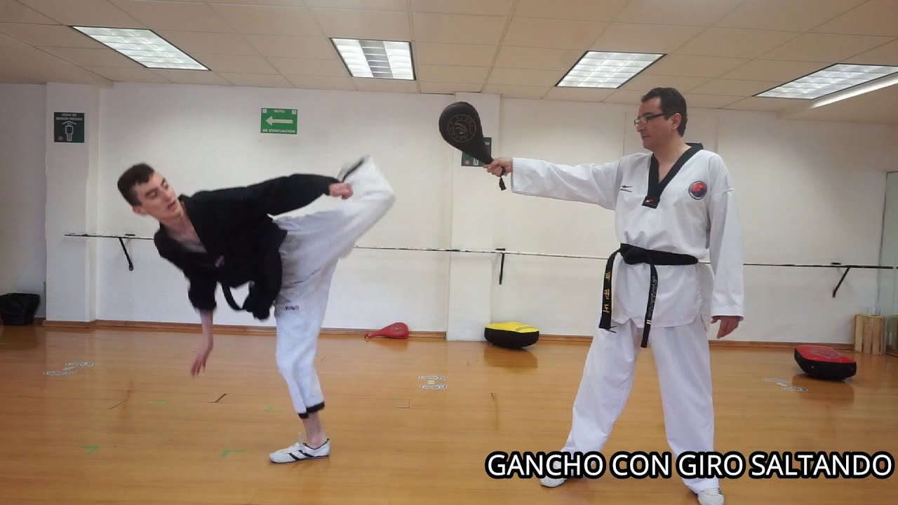 PATADAS 360° Y SALTANDO ¡¡¡