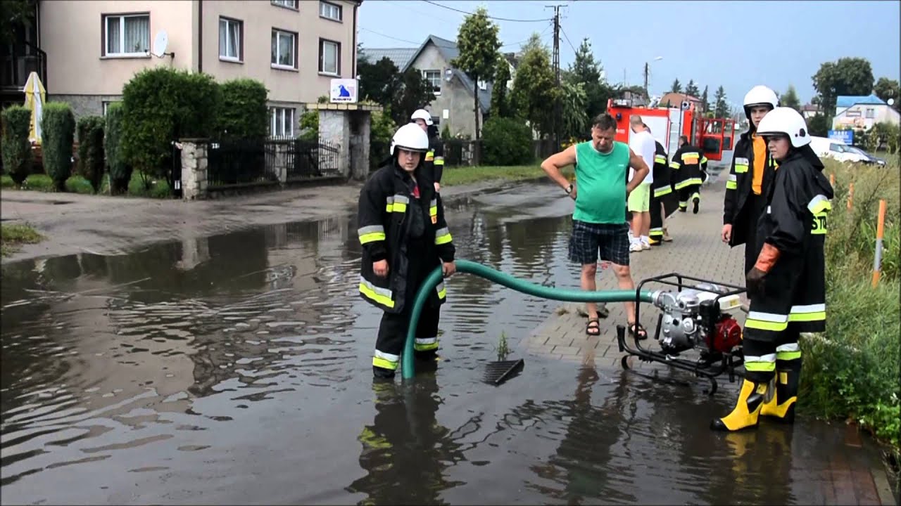 Pompowanie wody na ul  Teklinowskiej