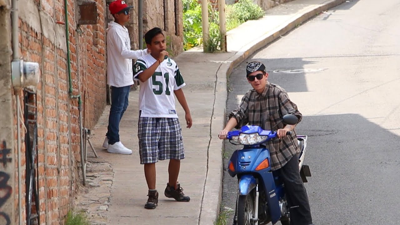 CHOLO VENDIENDO COCA-COLA!! BROMA!! (Wachaut)