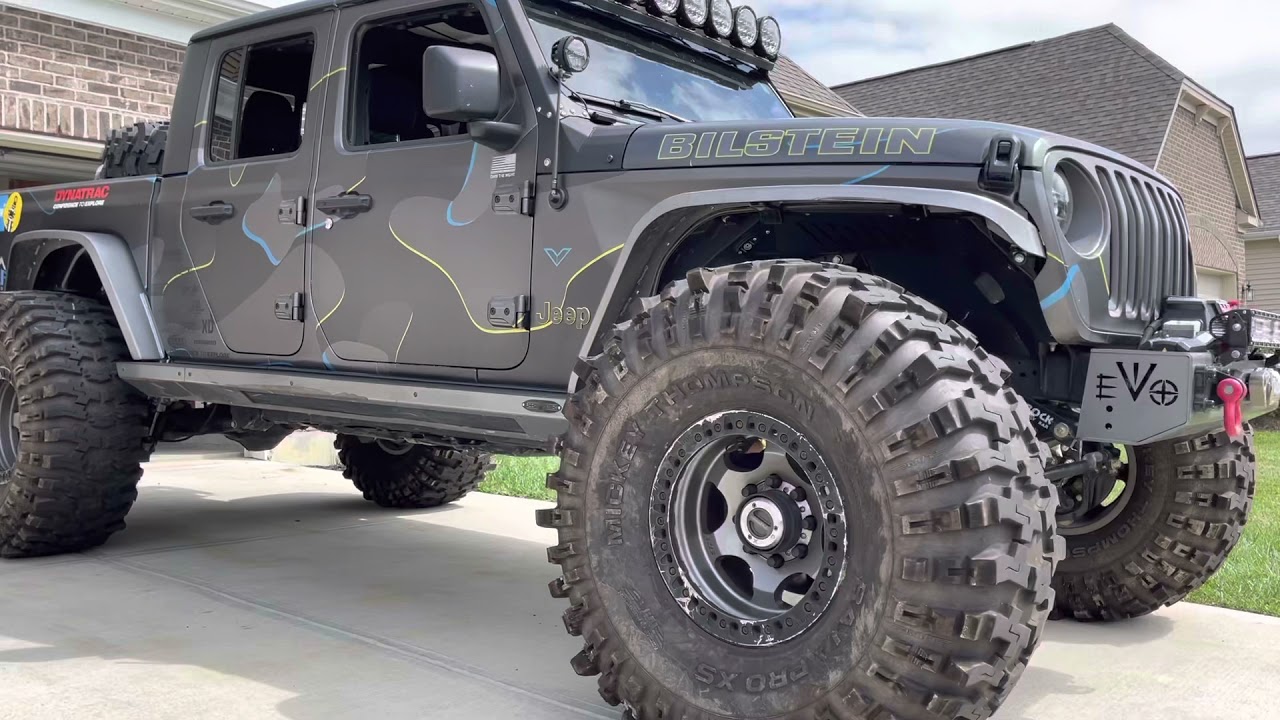 A Lifted Jeep Cannot Fit in a Normal Garage 🤷🏻&zwj;♂️