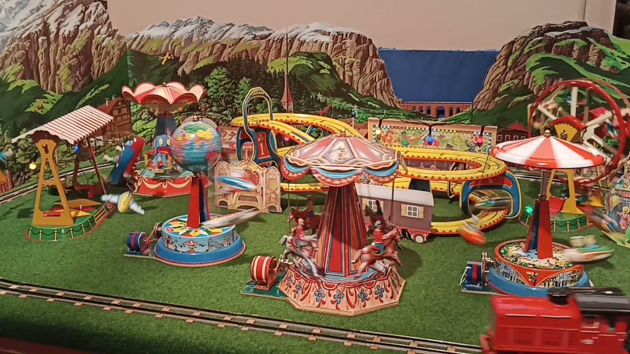 Jahrmarkt mit Wilesco Karussells, Technofix Toboggan und Biller-Bahn            Tin-Plate-Fairground