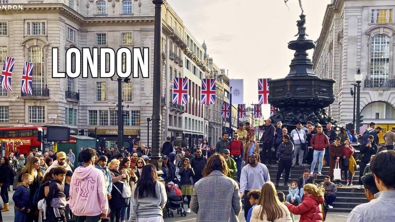 Central London Walk | Trafalgar Square to Piccadilly Circus | London Walking tour 4K