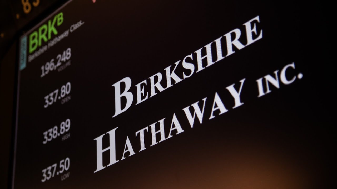 Warren Buffett's Berkshire Cash Pile Hits Record $382 Billion