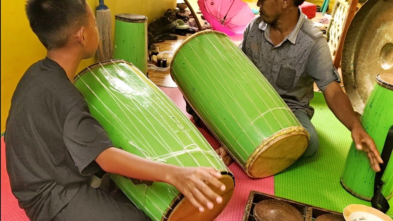 sangat seru anak ini memainkan nada gendang sumanga'//gendang adat maros