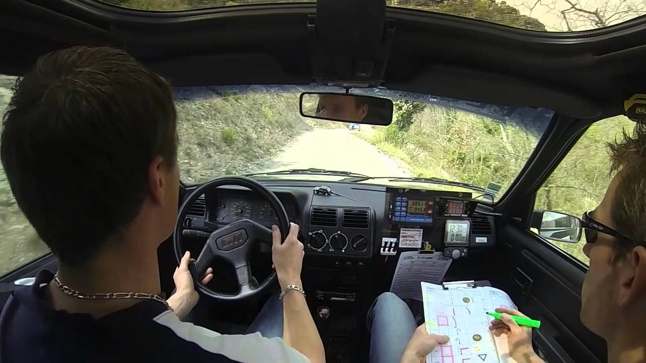 Rallye de r&eacute;gularit&eacute; en Peugeot 205 GTI