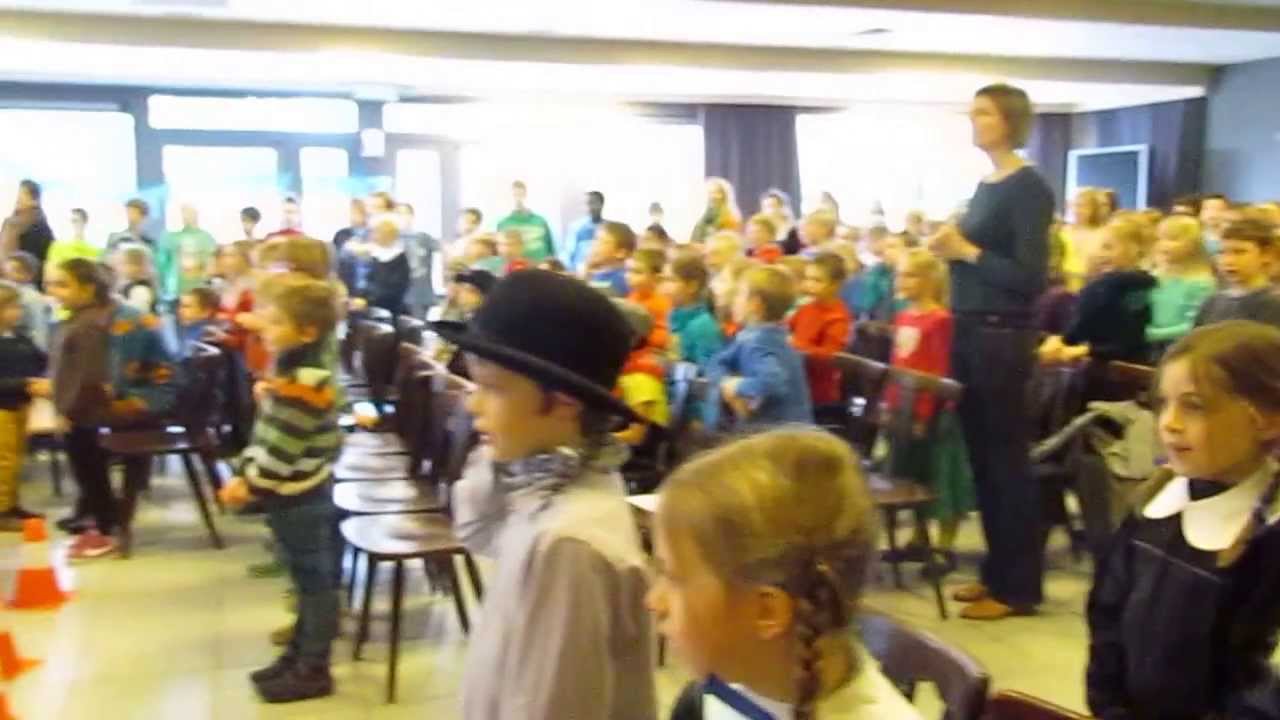 Juf Rita op op pensioen (dec 2013) - Feest op school - filmpje 1