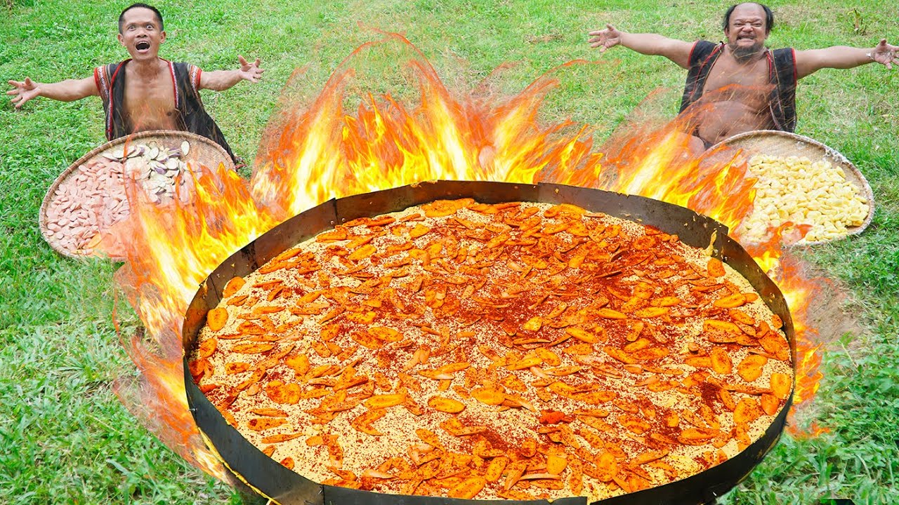 Cooking a Giant Pizza Underground in the Wild Mountains | Sausage Pizza Recipe | Dwarf Food