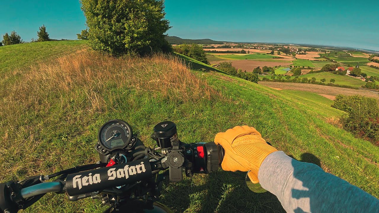 When the Bells ring - Triumph Scrambler 900 - Heia Safari