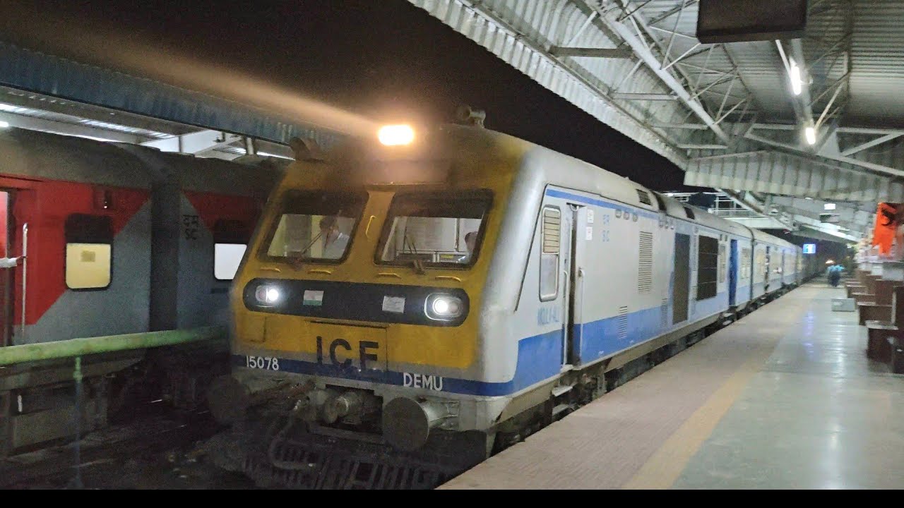 Akola - Parli Vaijnath Demu Arriving at Purna Railway Station | Train Videos Indian Railways