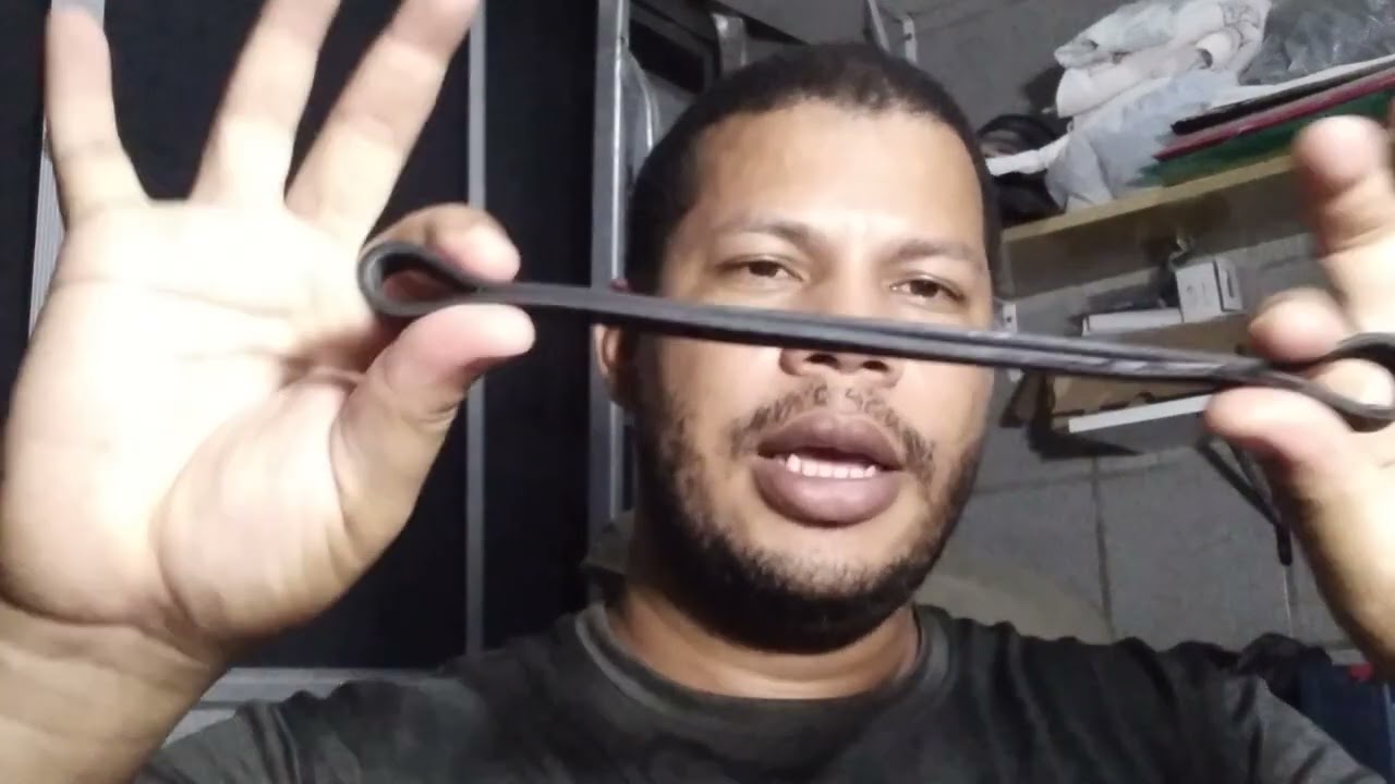 a esteira com correia do motor folgada ou se partindo ,causa defeito de patinação da lona.