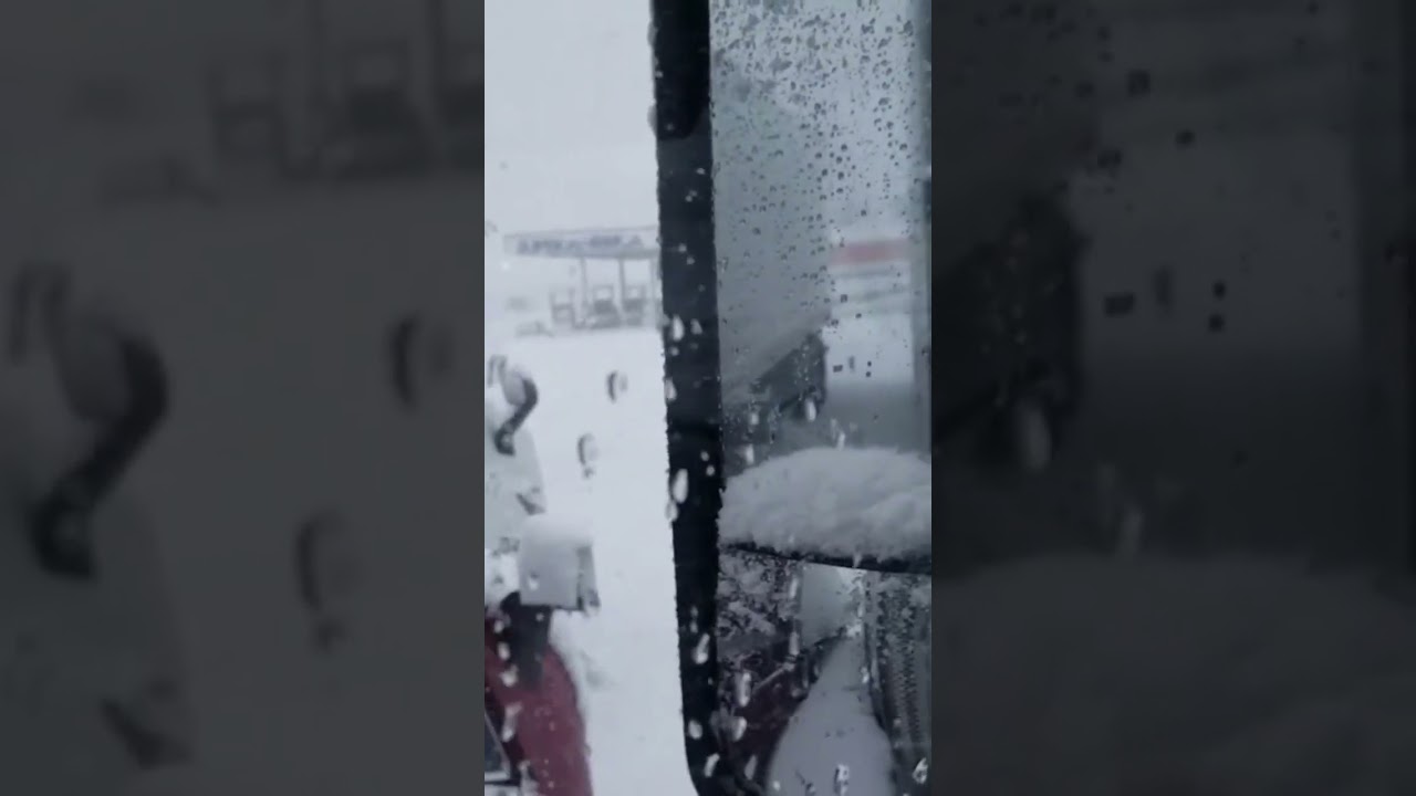 Driving in Bad Weather #truck #snow #driving #truckdriver #shorts