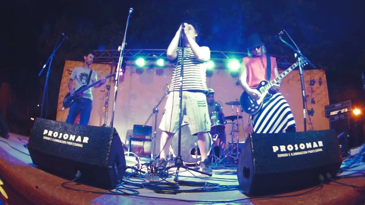 Hojas Sueltas en Vivo: Plaza Cacique Tulian, San Marcos Sierras, C&oacute;rdoba, Argentina