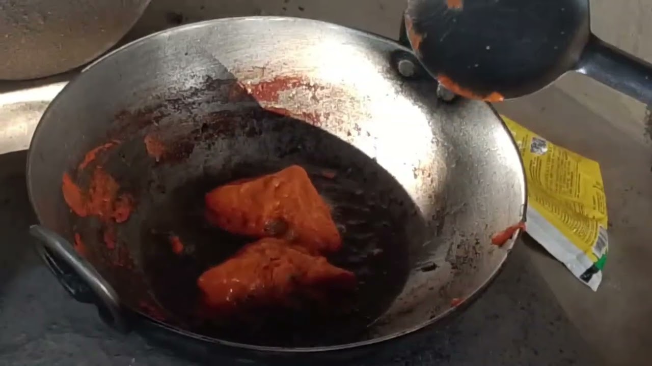 बहुत टेस्टर बहुत मजेदार ब्रेड पकोड़ा खाए दोस्तों आप लोग.। Trending video per pakoda wala...