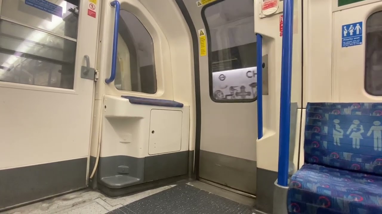 Northern Line 1996 stock ride from Waterloo to Tottenham Court Road