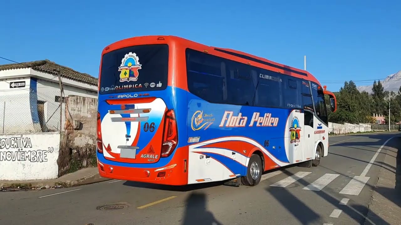 Agrale de 22 pasajeros tres filas de asientos un mini bus de Flota Pelileo