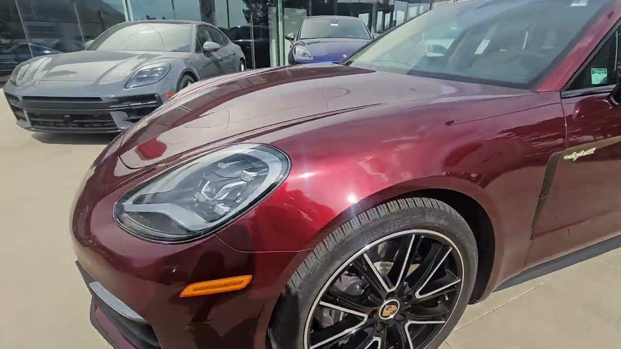2022 Panamera 4 E-Hybrid Sport Turismo Cherry Red