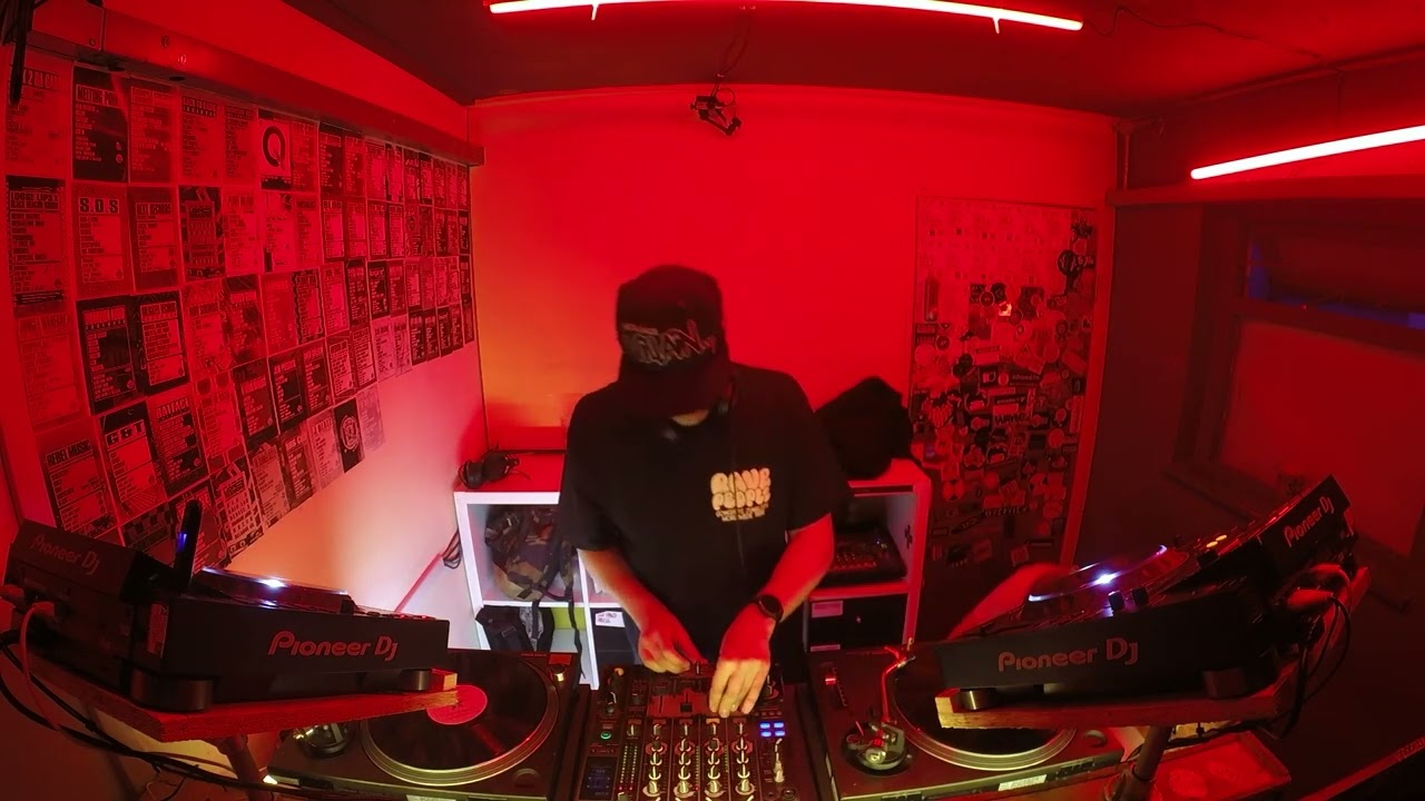Slundarq & Chris B // 1 hour Vinyl B2B ~ UK Garage / Breakbeat