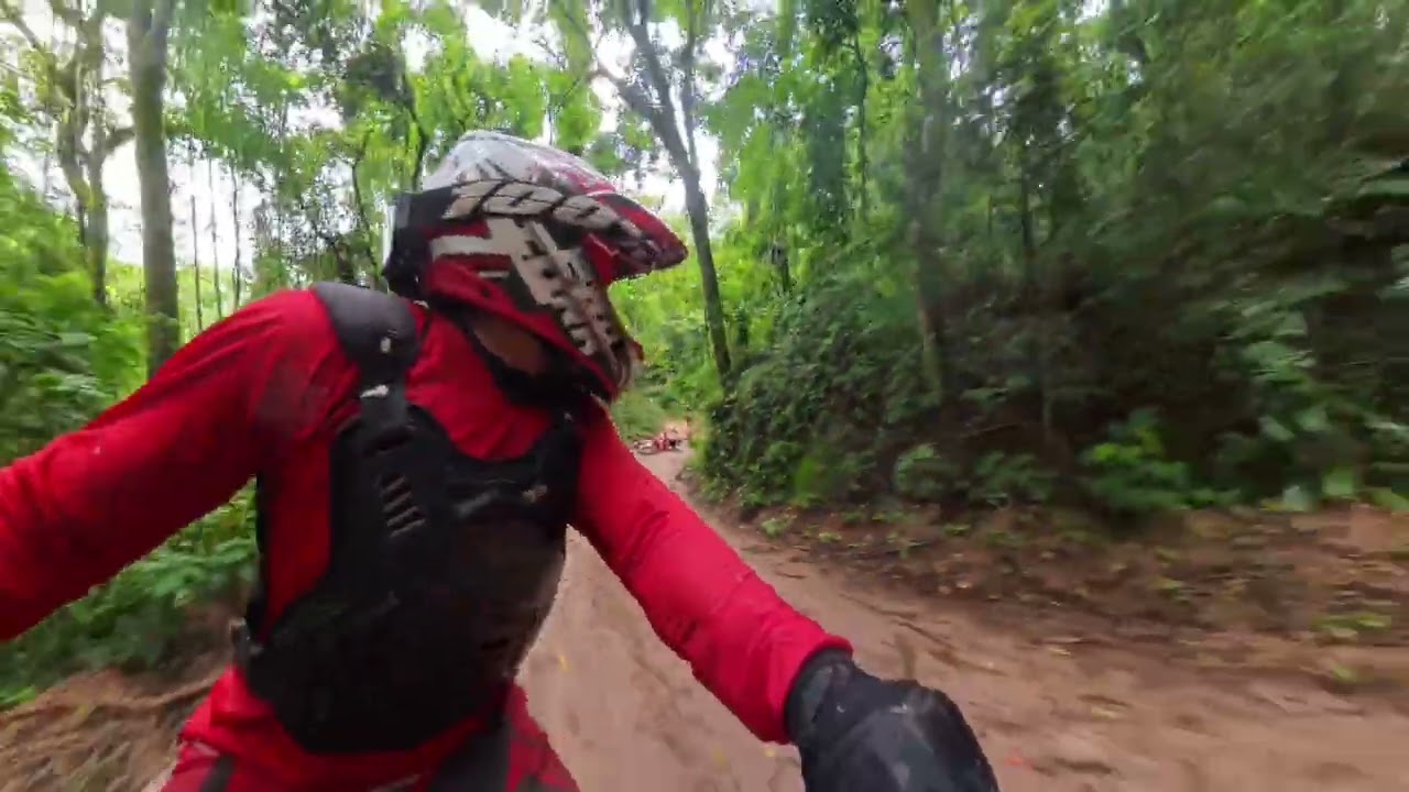 Trilha pesada na serra com CRF 250! Lama, subida absurda e queda | Parte 3