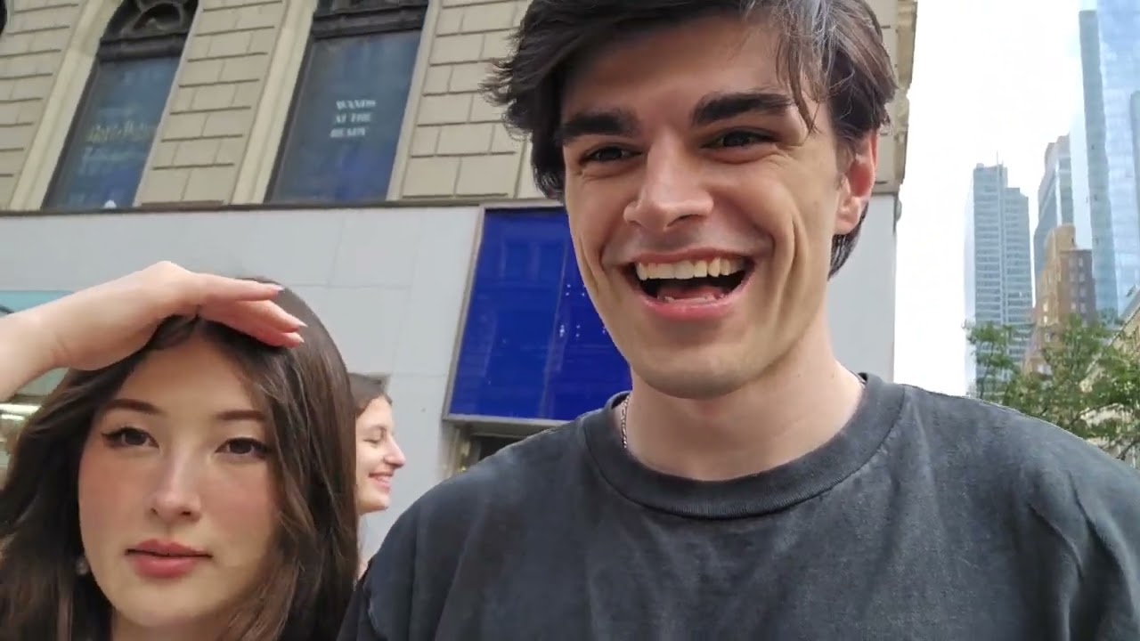 [IRL] TRYING NEW YORK PRIZZA WITH TINA🍕 - Foolish VOD