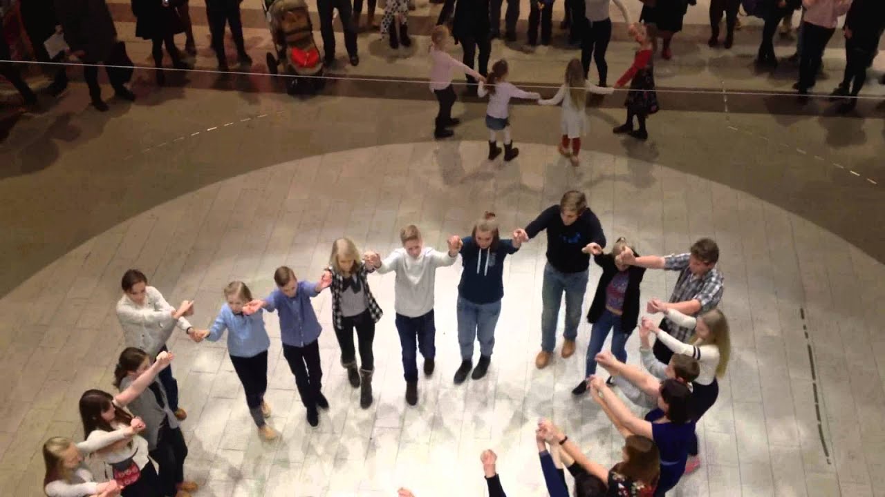 Kansantanssi-Flash mob Kamppi Helsinki kansantanssin 150v. syntym&auml;p&auml;iv&auml;n&auml; perjantaina 5.2.2016