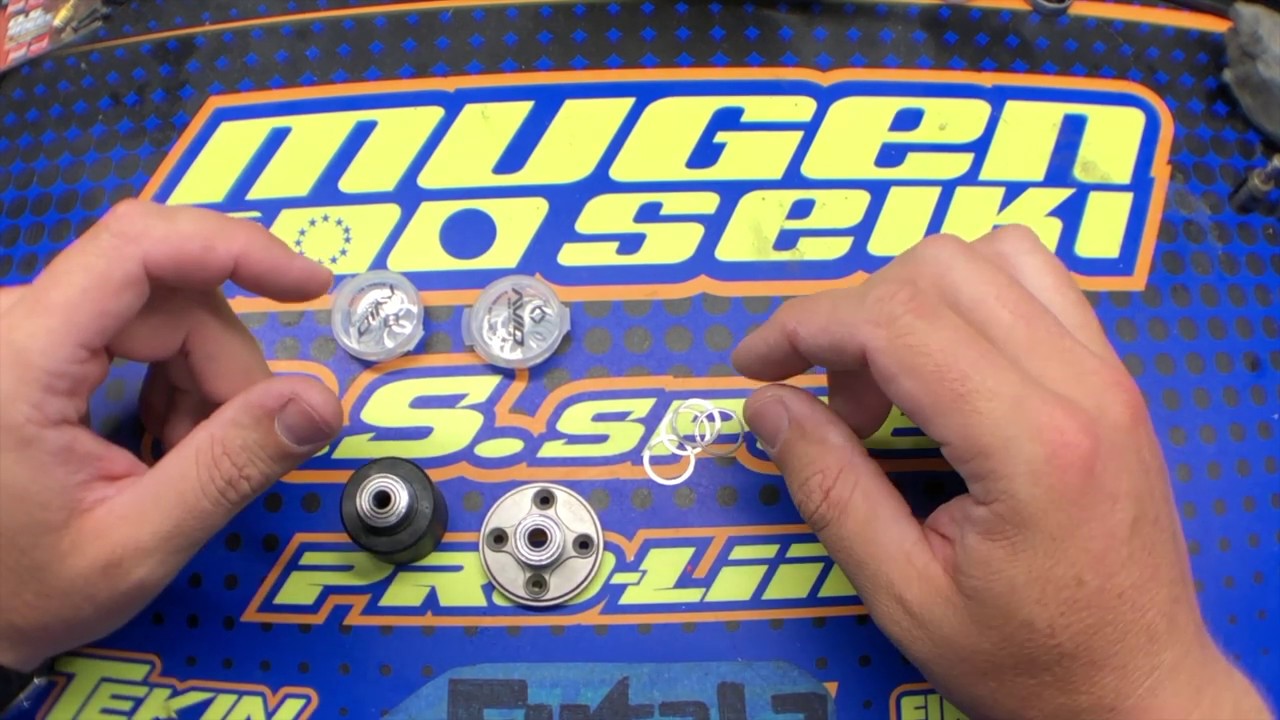 Adam Drake from Mugen Seiki Racing show a tip for shimming ring and pinion gears.
