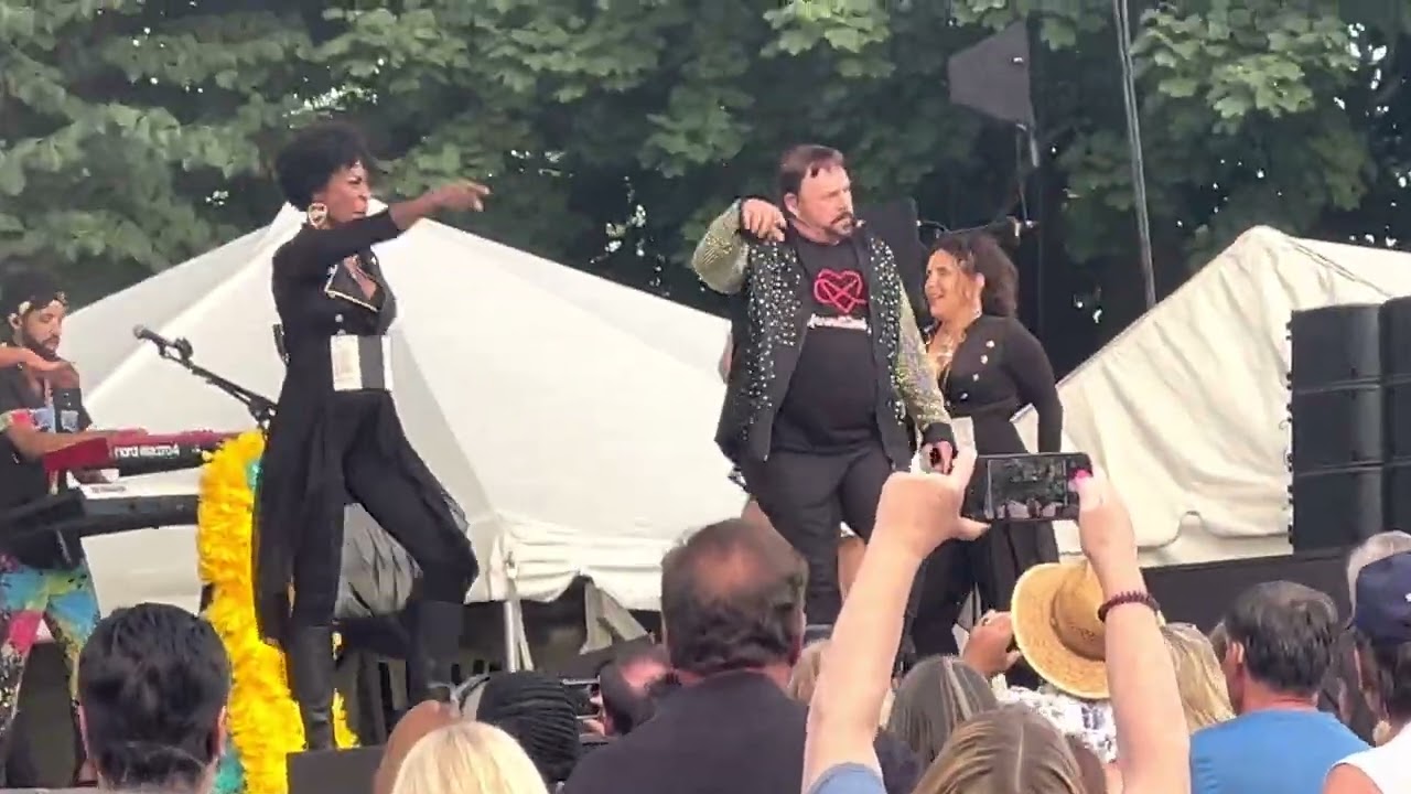 KC & The Sunshine Band ( Shake Shake Shake ) Live in Indianapolis, August 12,2022