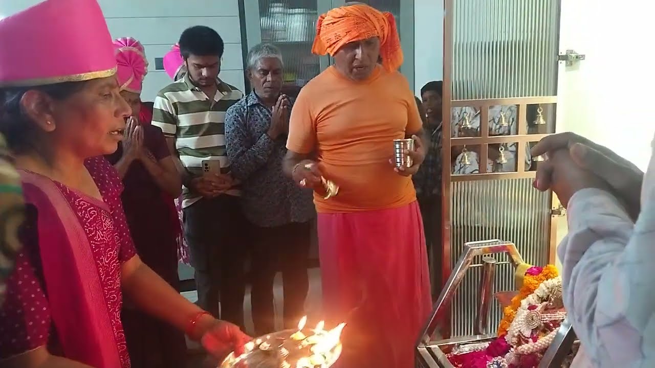 આજે અમારા ઉમિયા ભજન મંડળ ના ગીતા બેન દીપક ભાઈ પટેલ ના નવા ઘેર માં ઉમિયા ના પગલાં પડાવ્યા..🚩🚩🪔🪔👣👣👣
