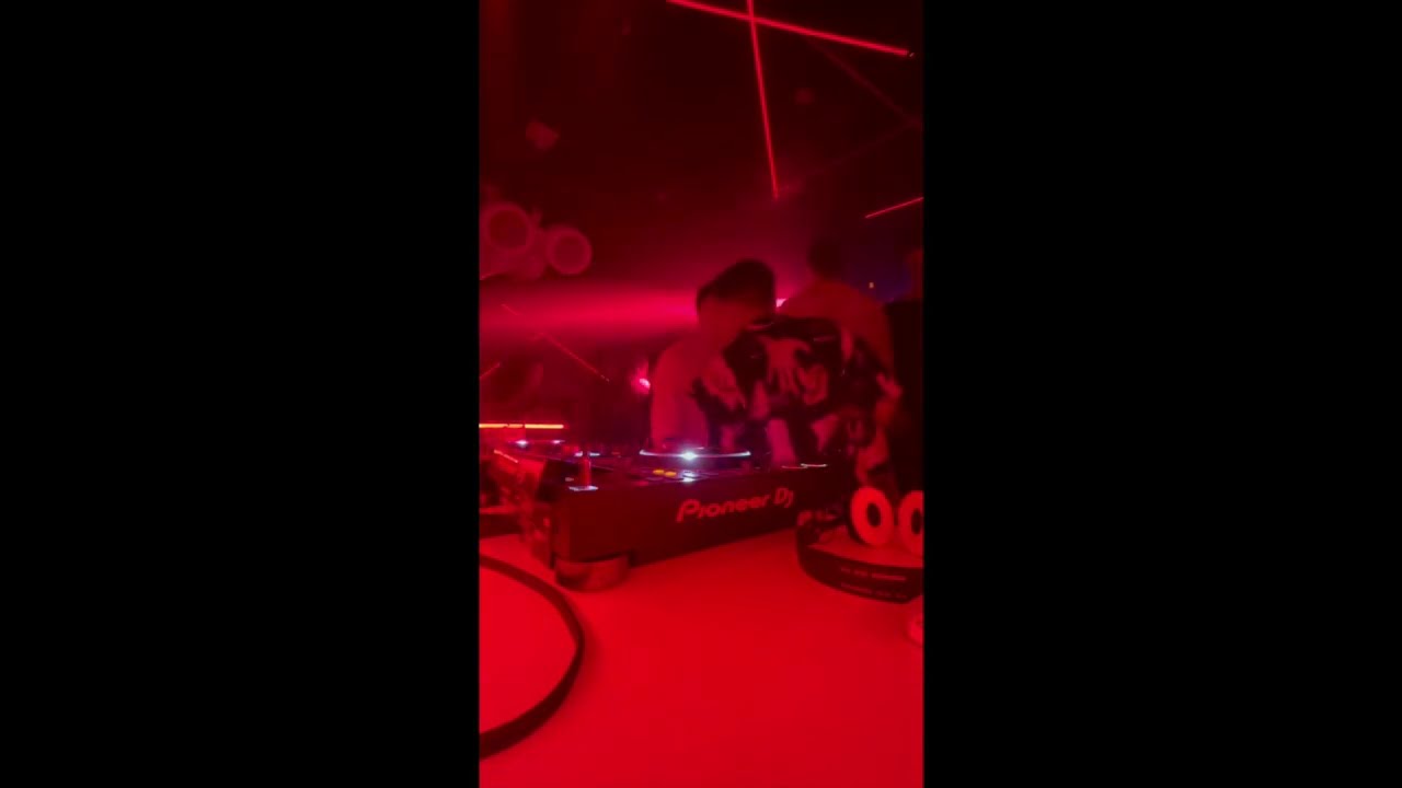 2Qi (Cesar d' Julius & Jean Martino) at Wateke Club @La3 Valencia, ES 11-22