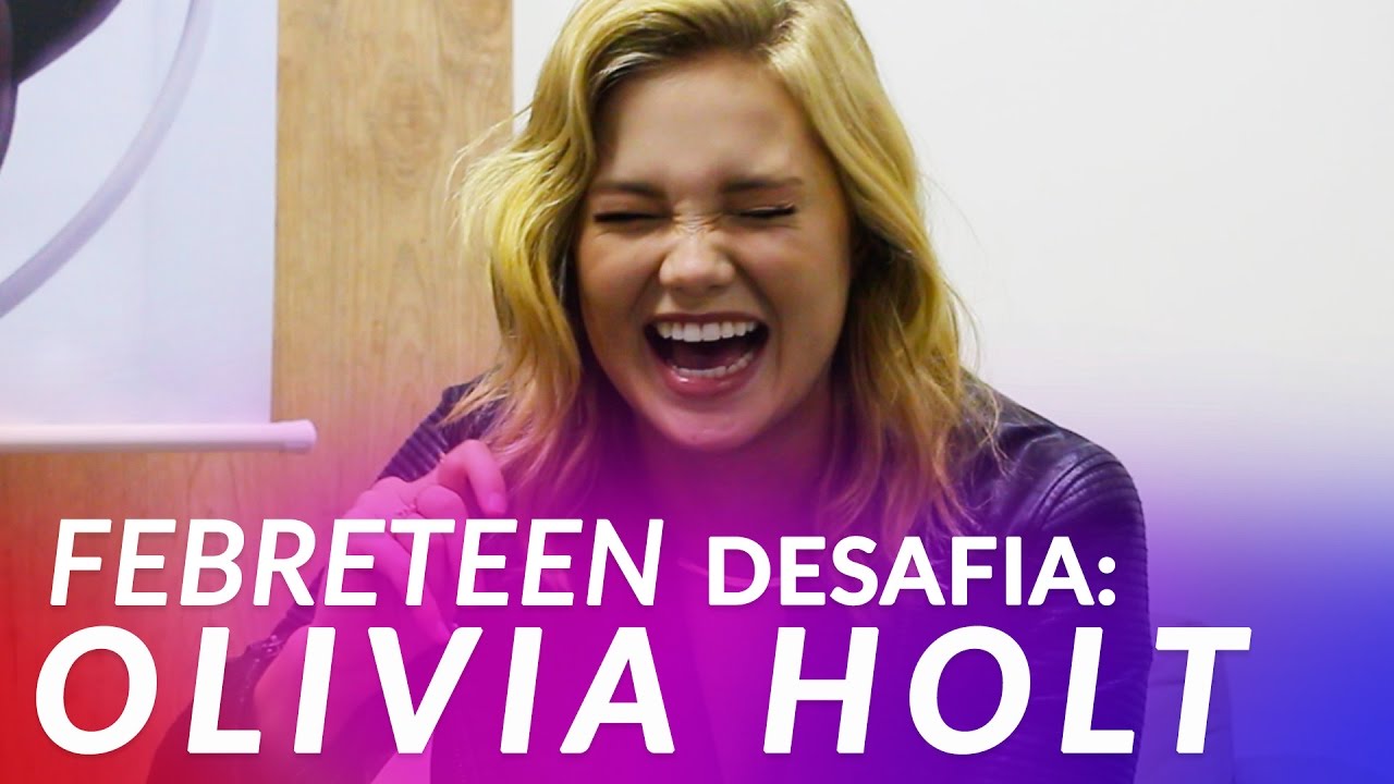 Olivia Holt aprende memes e faz rap sobre ketchup!