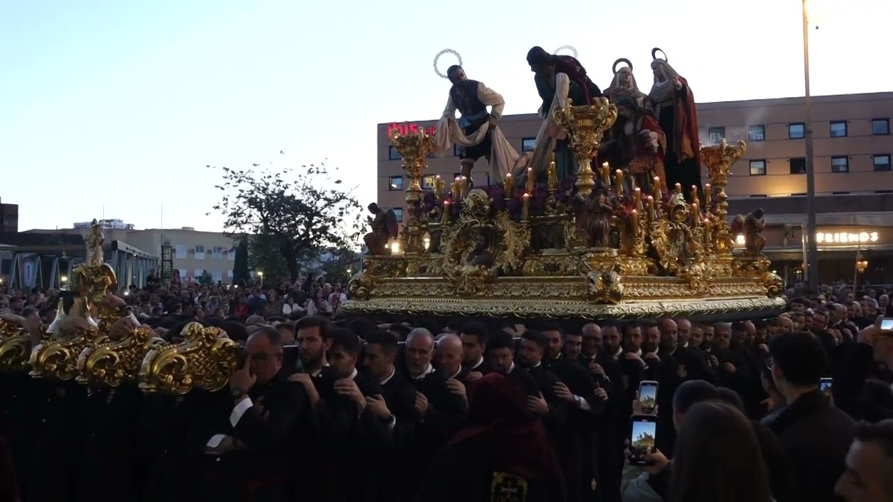 SANTO TRASLADO. CURVA PASILLO STA ISABEL-CISNEROS. SEMANA SANTA MALAGA 2025.