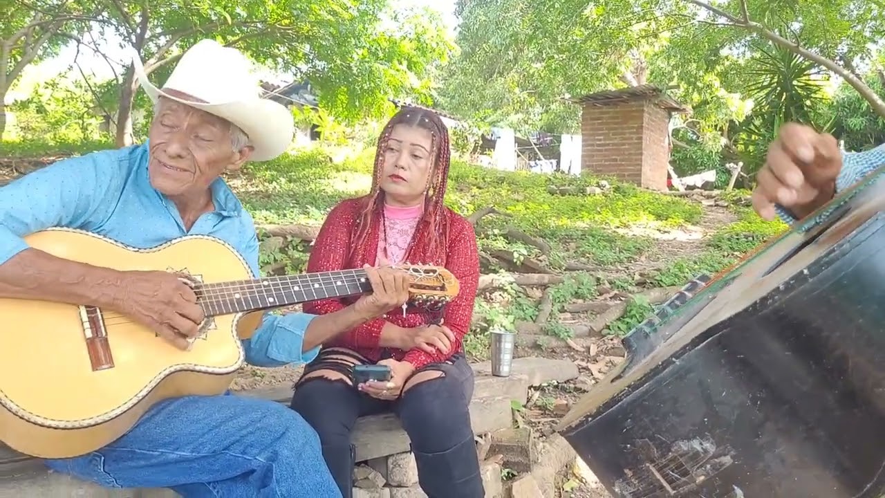 LA CANARIA 🎸 SE DEJA IR CON TODO ACANTARLES🍺🍺  🥰ERMOSO 💥💌CARIÑO ❤