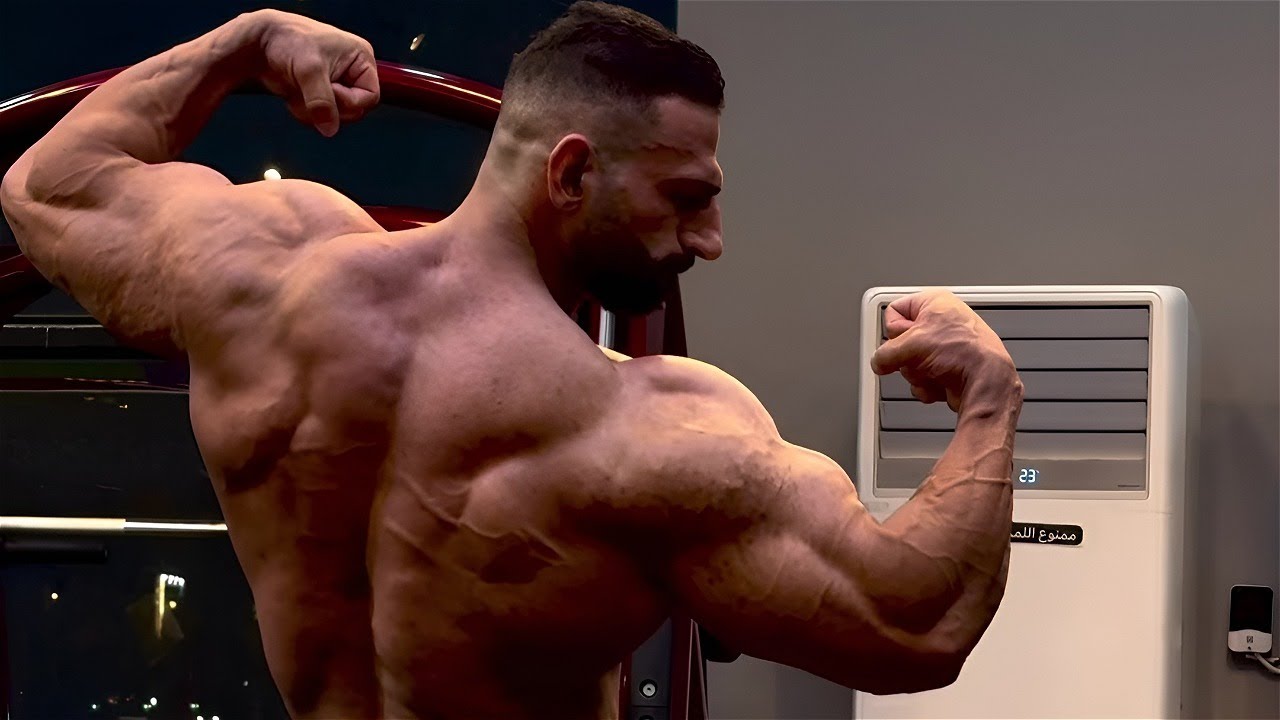 Iraqi bodybuilder Ahmed Al Kufi - Gym posing
