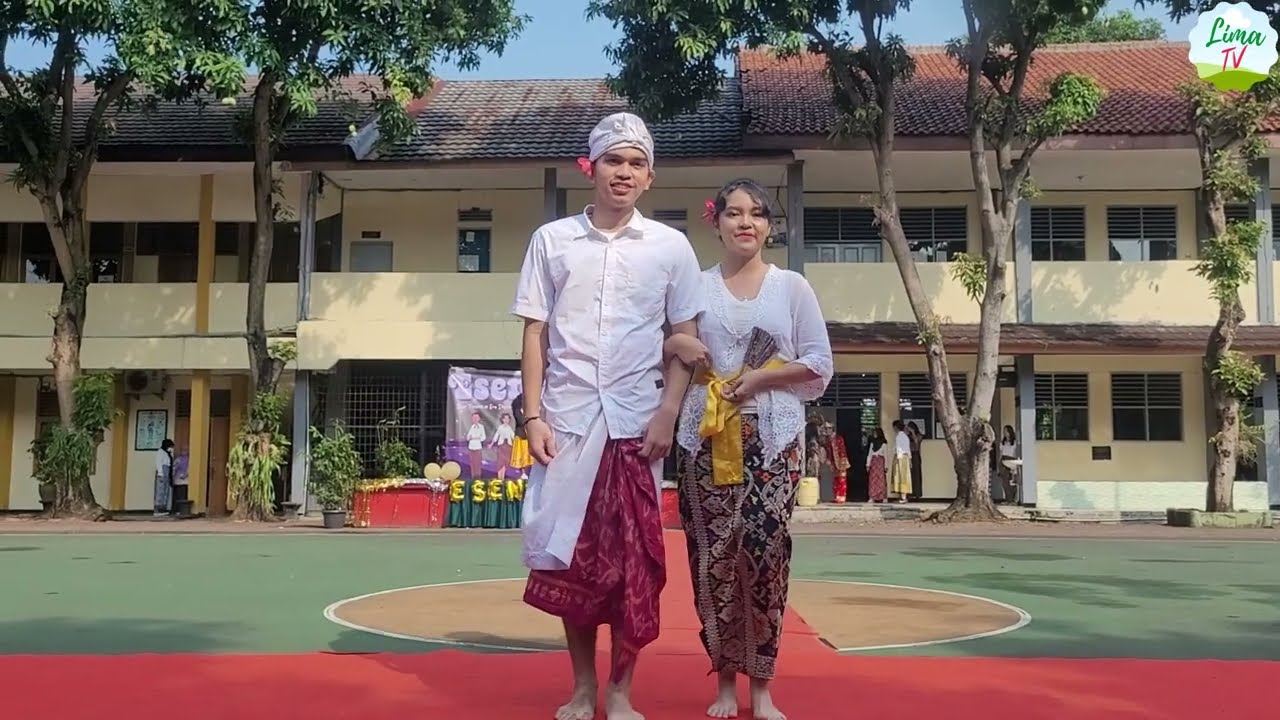 Fashion Show  Pakaian adat Bali 11 IPA3 SMAN 5 Kota Tangerang