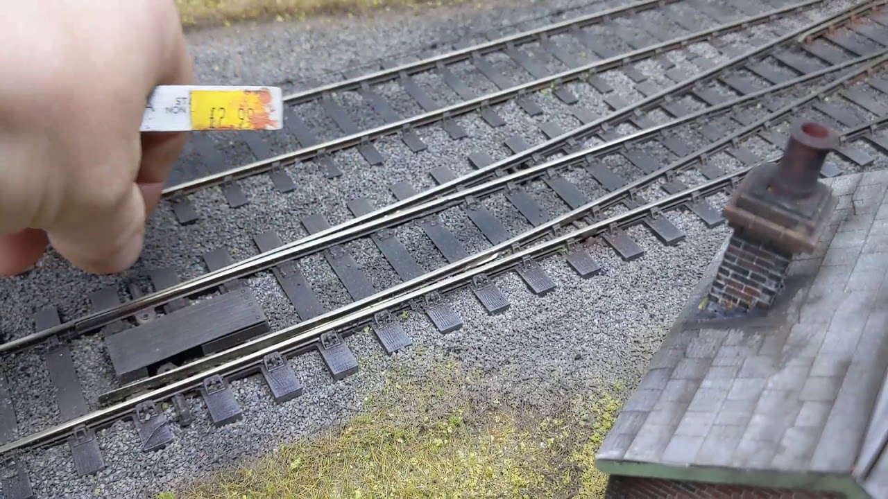 Over coming Peco 0 gauge point problems..