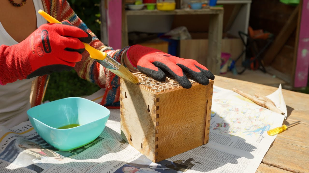 BeeHome pflegen im Herbst: Anleitung für Reinigung & Röhrchentausch