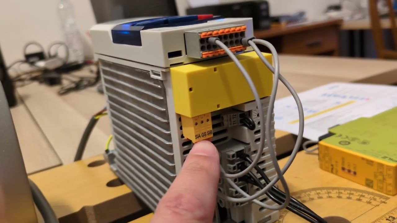 STO (safety torque off) inverter Lenze