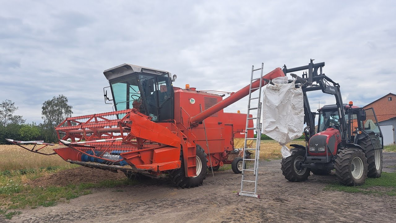 Żniwa 2024. Pierwszy wjazd w jęczmień ozimy. 0.15ha położone. Bizon Super Z056, Valtra A83.